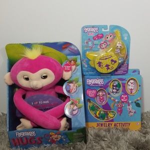 Fingerlings hugs Bella plush 3 piece bundle